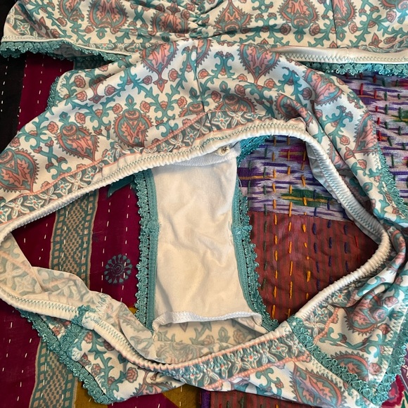 Spell bloomers. - Picture 3 of 3